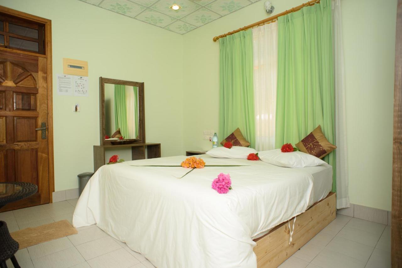 Summer Vibes Beach Front Rasdhoo ภายนอก รูปภาพ